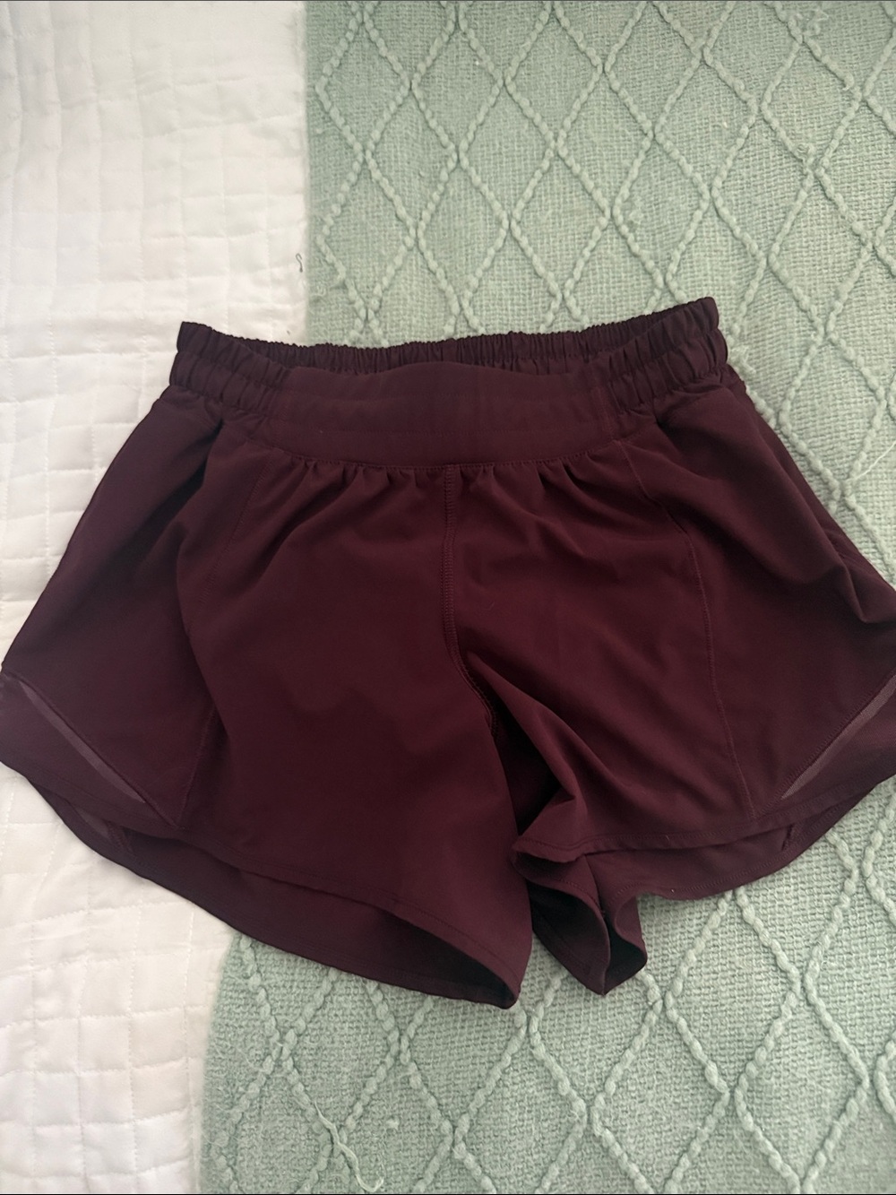lululemon athletica Women's Maroon
Shorts size 6